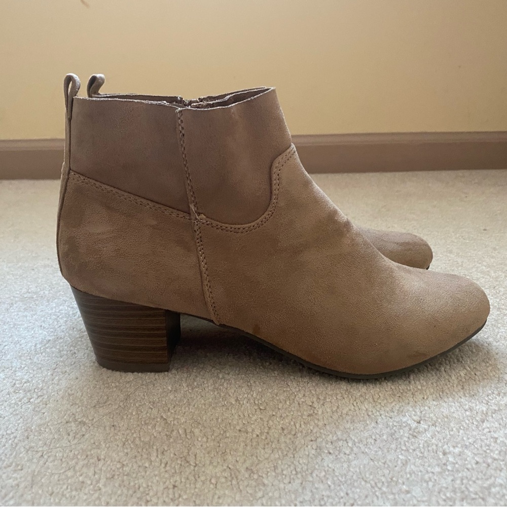 Dream Pairs Ankle Boots, “Keeny,” Light Beige, Size 8.5